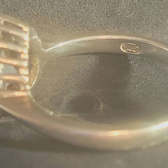 ❤️🎉⚘️Host Pick⚘️🎉❤️ Sterling silver size 8 with zirconia - Picture 4 of 4